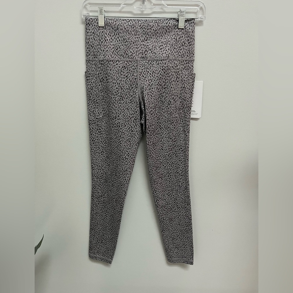 Athleta Salutation 7/8 tights NWT size S